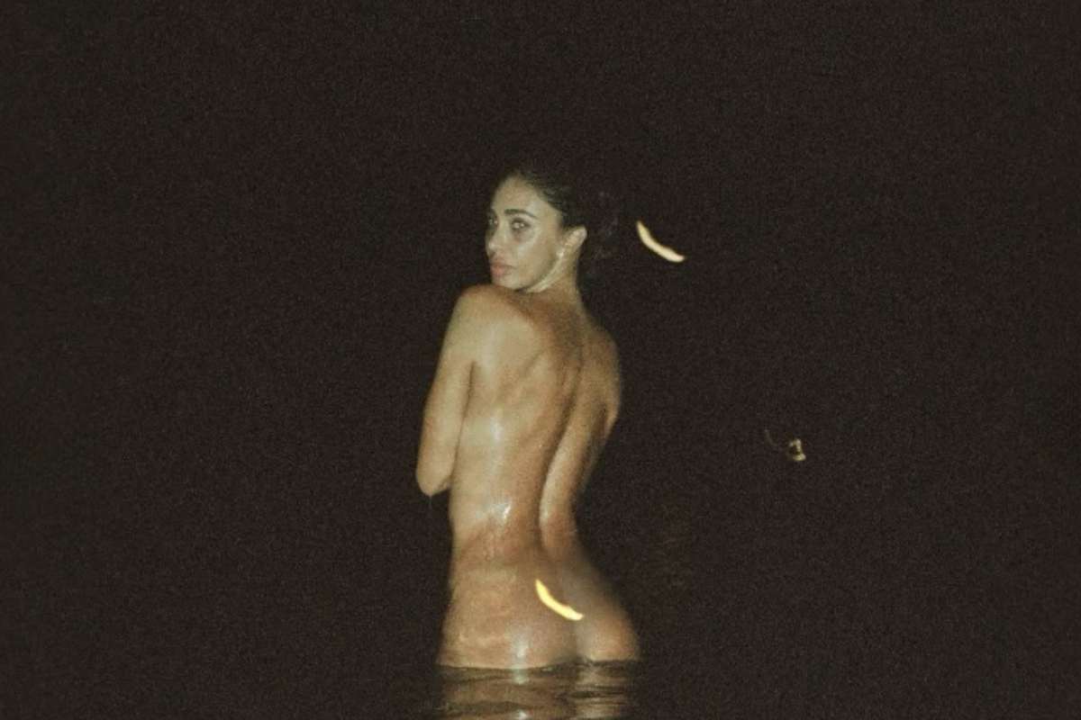 Belen lo ha fatto di nuovo, stavolta è completamente senza veli: notte bollente sui social 2 belen rodriguez nuda
