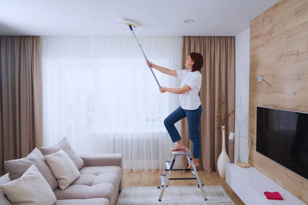 come pulire il soffitto