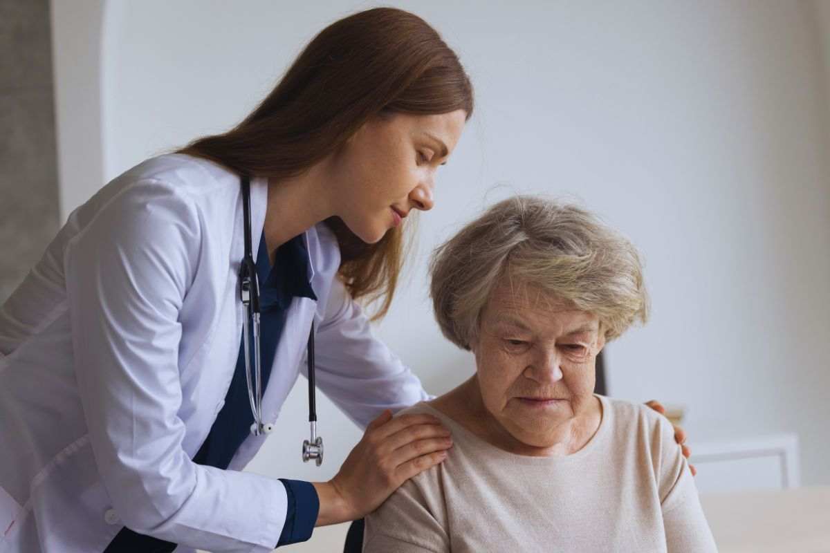 Doppio allarme, salute a rischio: ecco le due sostanze che aumentano rischio di demenza e problemi cardiaci 2 alcol e sale mettono a rischio la salute