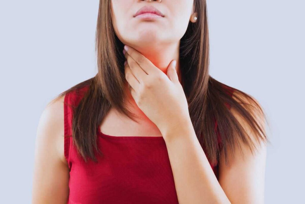 Neoplasie al collo, i segnali della malattia: la regola "1×3" che può salvarti la vita e i sintomi da non ignorare 1 i sintomi del tumore al collo