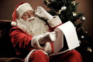 Questa usanza, che unisce divertimento, sorpresa e spirito di condivisione, continua a conquistare sempre più gruppi di amici